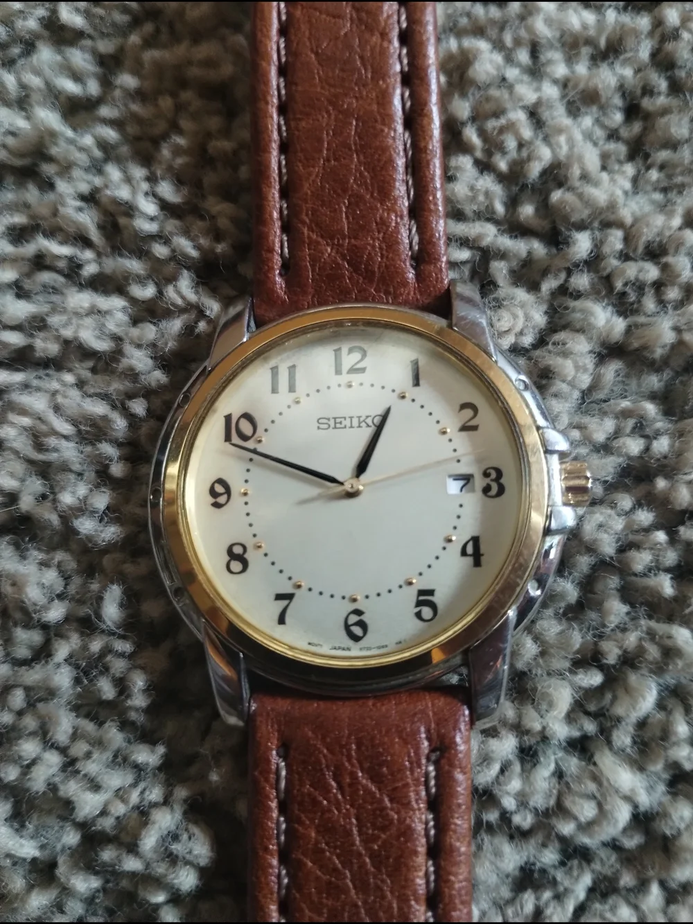 Vintage Seiko Classic Brown Leather Strap Watch with Gold-Tone Bezel